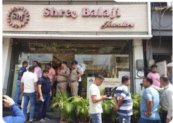 loot in shri balaji jewelers