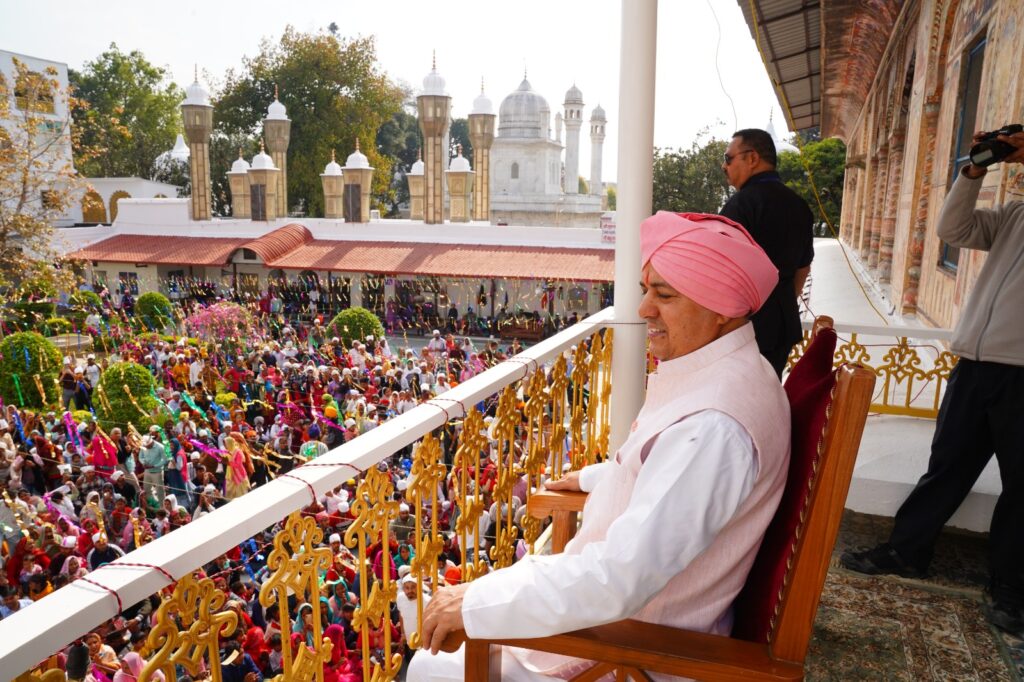 Sangats reached Sri Darbar Sahib