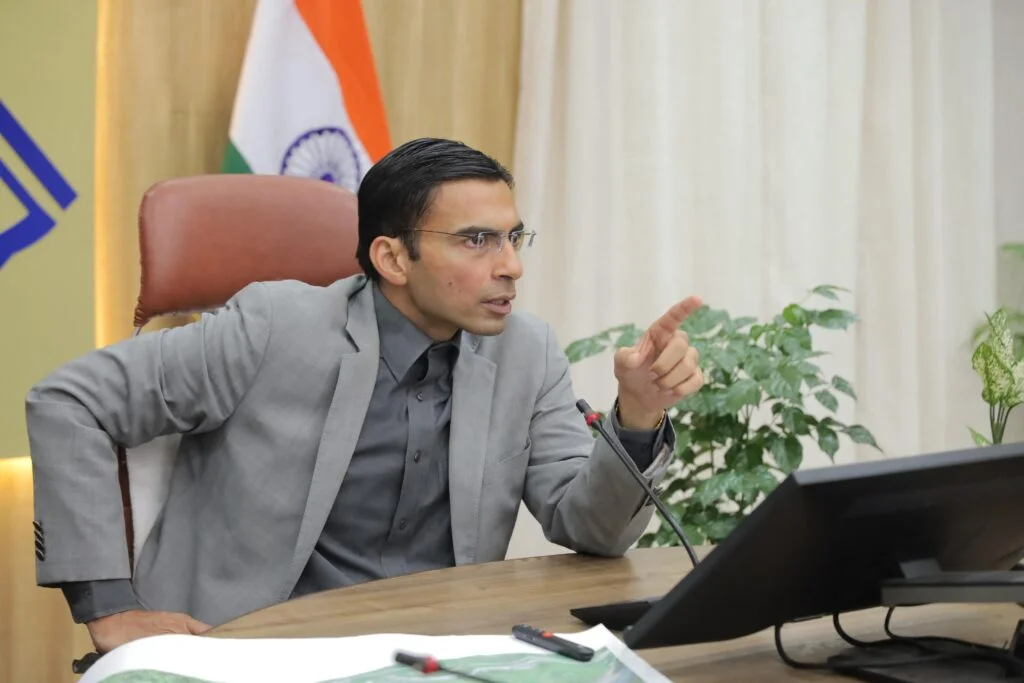 Gun pointed at son and wife