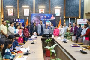 कैंसर पीड़ित, पिता के साये से महरूम 34 बेंटियों की बाधित शिक्षा डीएम ने फिर से की पुनर्जीवित