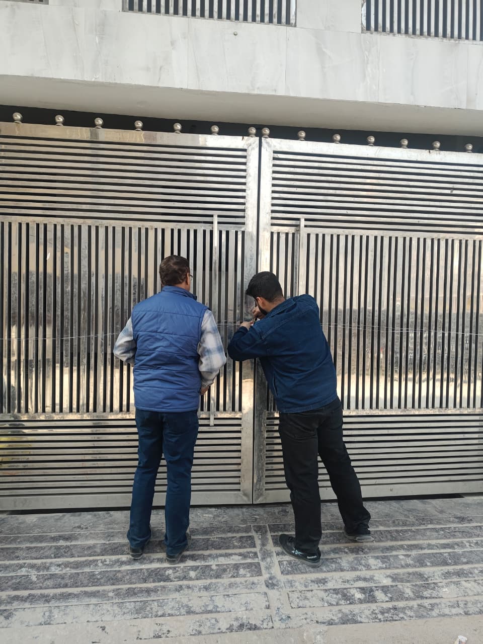 Bulldozer runs on illegal plotting