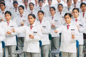 सेवा और समर्पण का संकल्प : नर्सिंग विद्यार्थियों ने ली पेशेवर शपथ