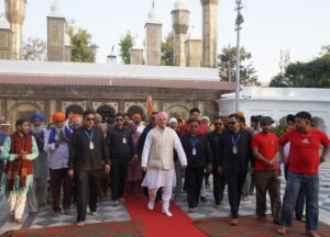 श्री दरबार साहिब में संगत से बढ़ी रौनक