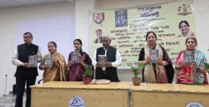 पहाड़ की कर्मशील नारियों ने रचा है इतिहास : नरेंद्र सिंह नेगी