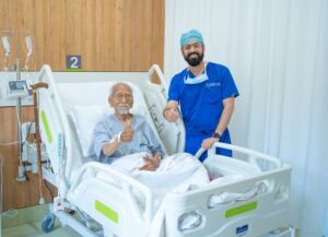 ग्राफिक एरा के विशेषज्ञों ने किया 93 वर्षीय मरीज के कोलन कैंसर का लेप्रोस्कोपिक ऑपरेशन सफलतापूर्वक