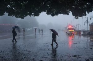 गर्मी से राहत के आसार, कल से बारिश का अलर्ट, कई जनपदों के लिए जारी किया गया आरेंज अलर्ट