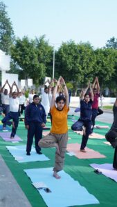 श्री गुरु राम राय विश्वविद्यालय में 12वां अंतर्राष्ट्रीय योग दिवस उत्साहपूर्वक मनाया गया