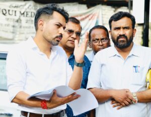 आढ़त बाजार/तहसील चौक सड़क चौड़ीकरण परियोजना कार्य प्रगति का डीएम ने किया स्थलीय निरीक्षण