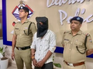 प्लम्बर ने पेचकस से बुजुर्ग दंपती समेत तीन की हत्या, पुलिस ने आरोपी को दबोचा