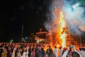 ग्राफिक एरा में 50 फीट ऊंचे रावण का दहन